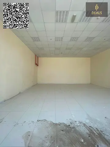 محلان تجاريان للإيجار في الصناعية عجمان | موقع رئيسي على شارع عام | 900 قدم مربع لكل محل