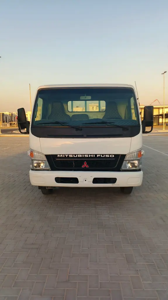 Mitsubishi Canter 2015 — photo 1 of 7