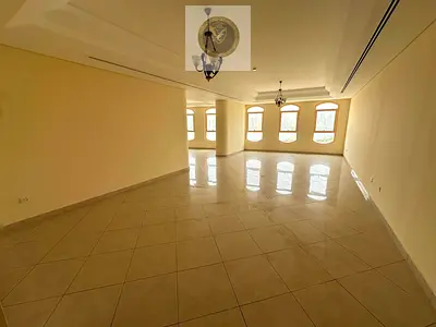اكبر مساحة اربع غرف وصالة بمساحة باطلالة بحرية كاملة مع تكيف مجانا على المالك و باركين مجانا و جيم ومسبح مجانا و غرفة خادمة ماستر