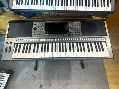 Yamaha PSR-S770 Workstation Keyboard - Good Working Condition