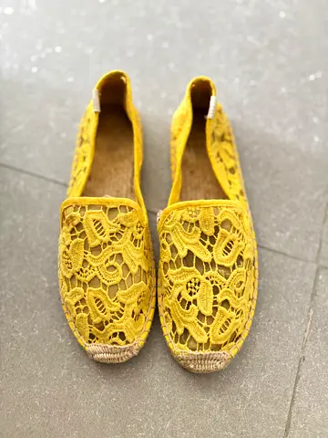 Authentic ladies lace flat shoes