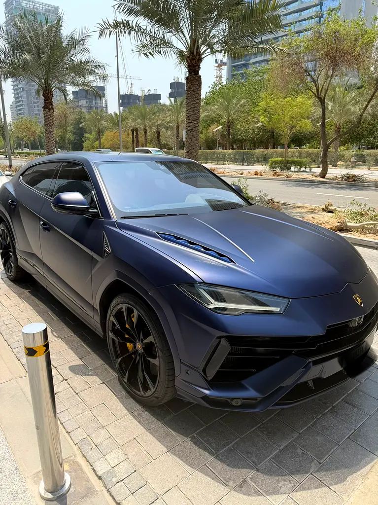 Lamborghini Urus 2023 — photo 1 of 9