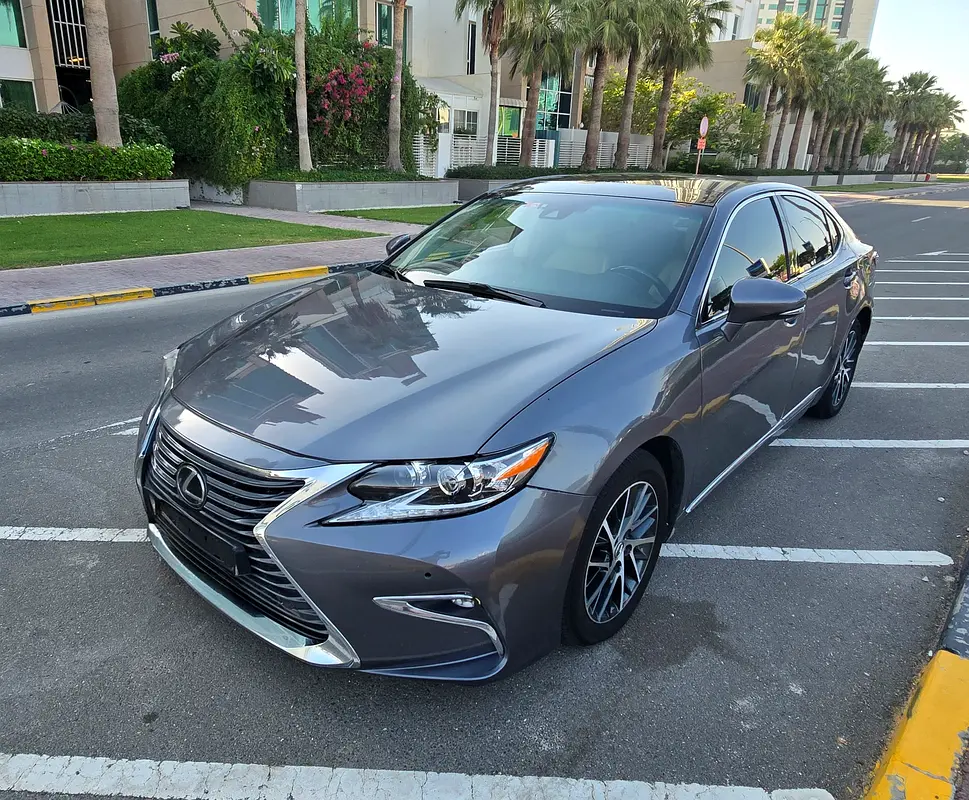Lexus ES-Series 2016 — photo 1 of 6