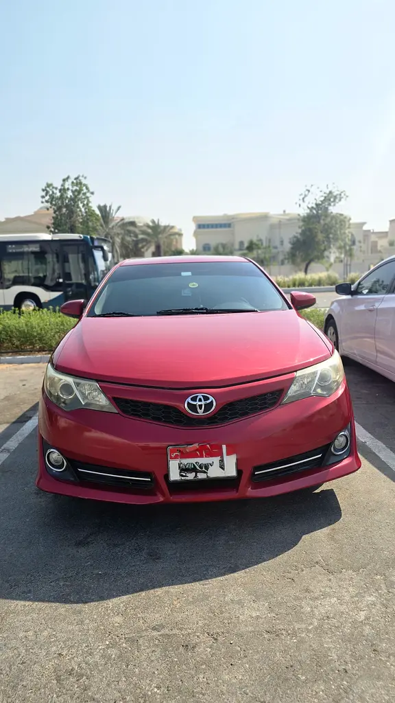Toyota Camry 2012 — photo 1 of 5