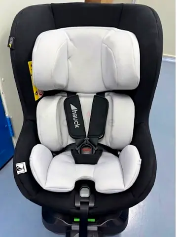 Hauck iPro Series Car Seat + Base - Excellent Condition (Used 4 Months Only)