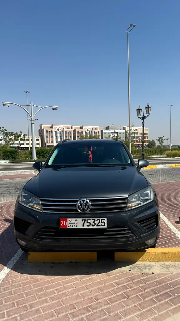 Volkswagen Touareg 2016 — photo 1 of 7