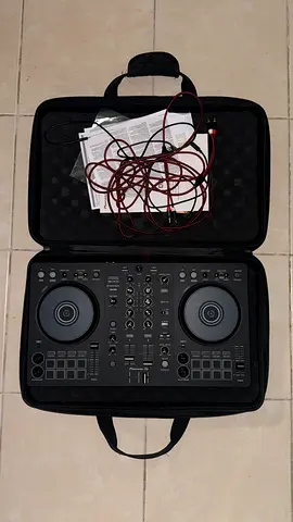 Pioneer DJ DDJ FLX4 - Barely used as new + Case and cables + headphones