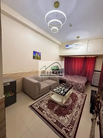 استوديو مفروش مع حمام كامل الحجم متاح للإيجار بسعر 2500 درهم إماراتي شهريًا في برج لؤلؤة عجمان