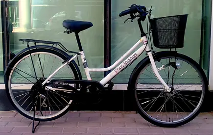 High Quality Japanese imported Cruiser Bike 6 speed Shimano Dynamo operated light Size 24 Not negoti