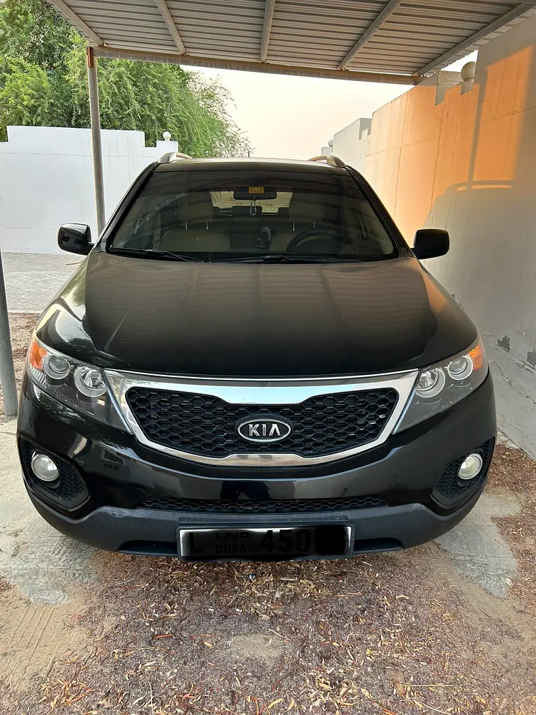 Kia Sorento 2010 — photo 1 of 6