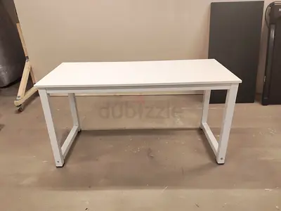 Table desk 140x60 cm 200dhs
