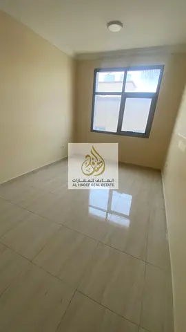 غرفتان وصالة بالروضة 2 على شارع الشيخ عمار، 2 حمام ومطبخ مجهز، قرب السالم مول 38 ألف سنوياً و4 دفعات وتأمين مرن موقع مميز جدا بالخدمات مساحه مميزه جدا