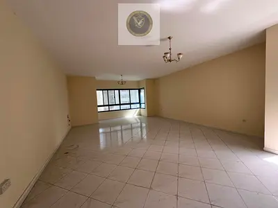 اضخم ثلاث غرف وصالة للايجار في المجاز عقد عزاب صريح مساحات واسعة قرب الواجهه البحريه بلكونات وخزائن بالحائط دفعات مرنة