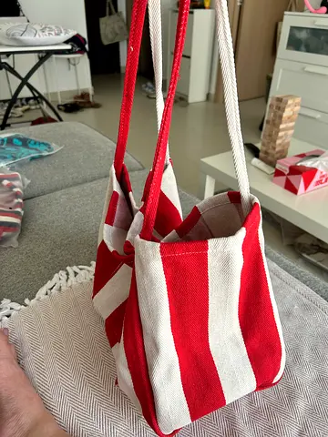 Red and white striped flat weave bag New