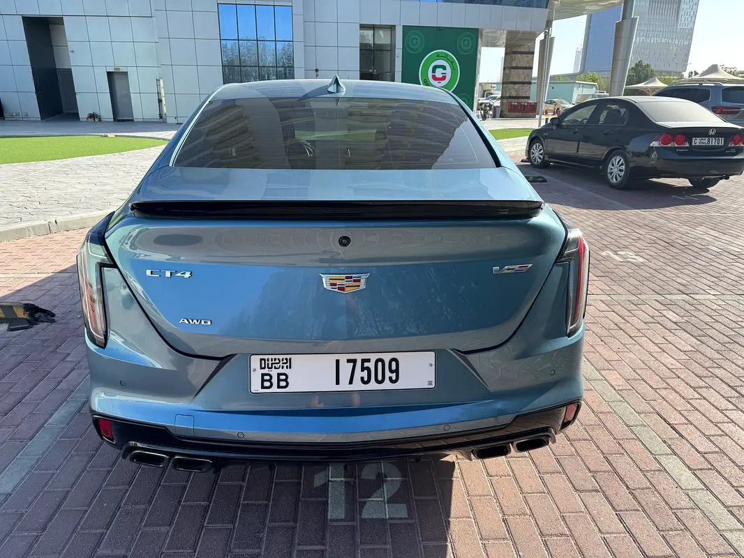 Cadillac CT4 2023 — photo 1 of 10