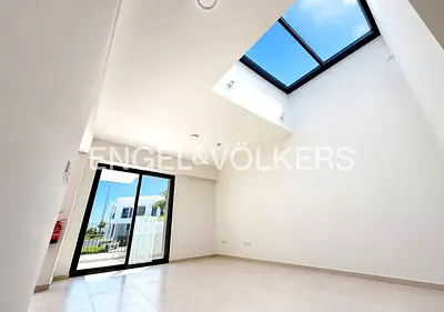 Premium location | Glass ceiling | Available