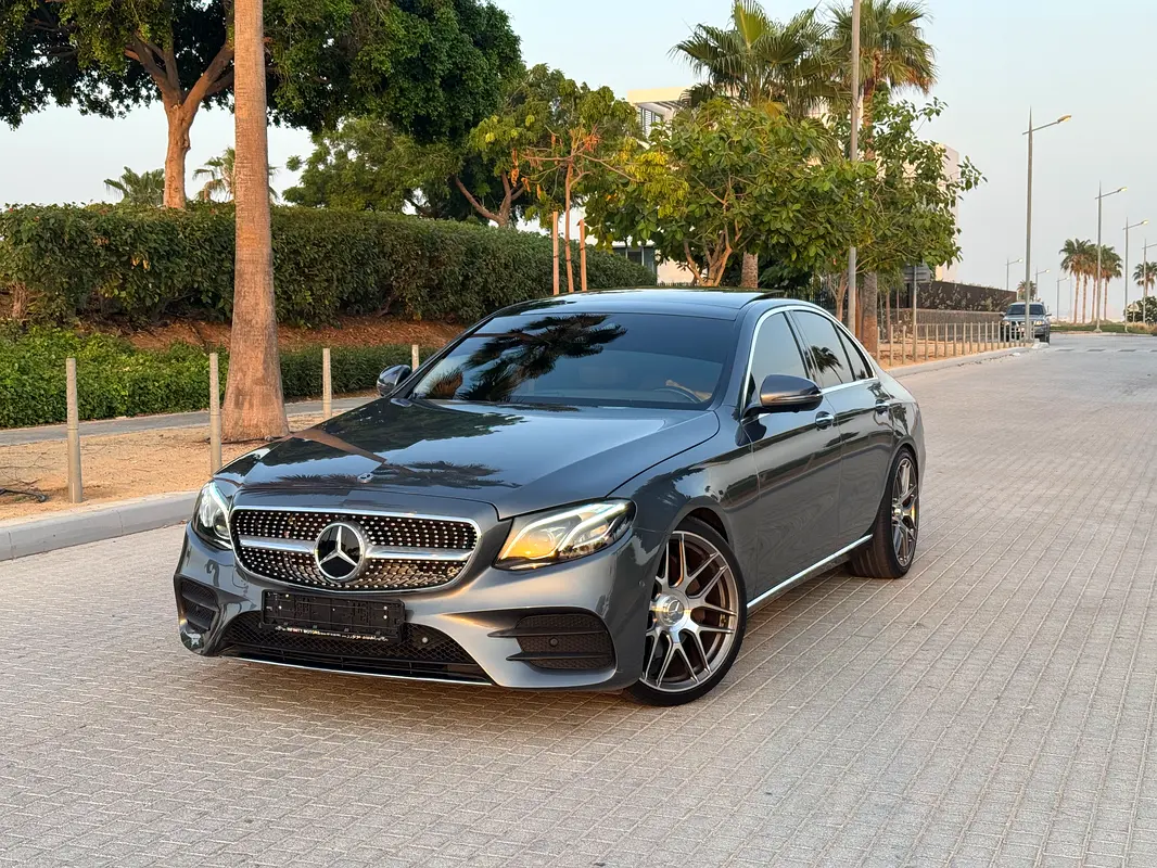 Mercedes-Benz E-Class 2019 — photo 1 of 9