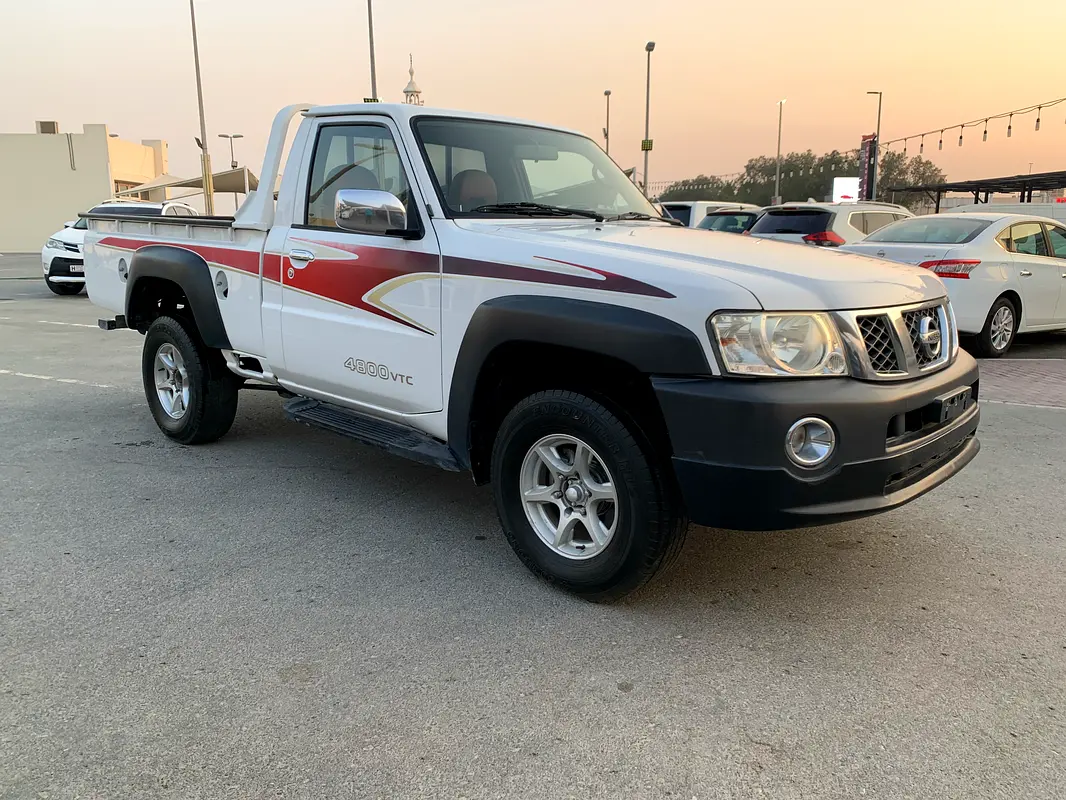 Nissan Patrol Pickup 2017 — photo 1 of 12