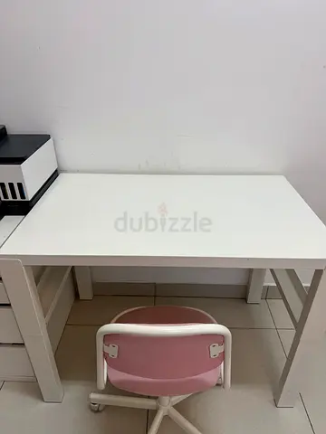 White Study Desk with Pink Swivel Chair