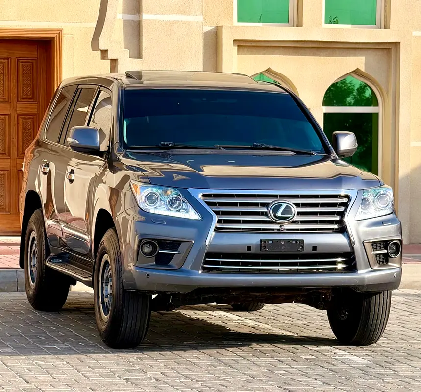 Lexus LX-Series 2012 — photo 1 of 18