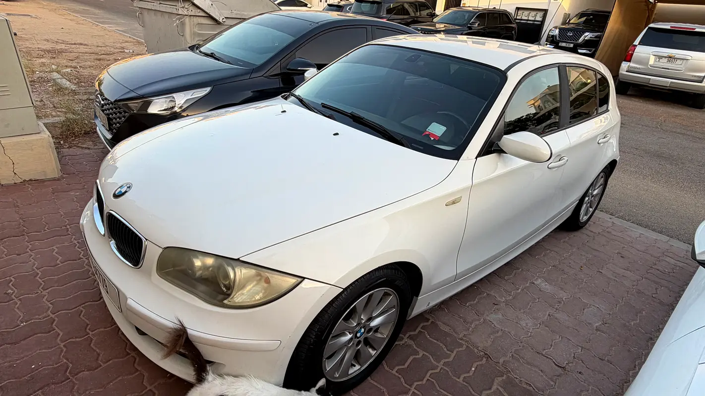 BMW 1-Series 2009 — photo 1 of 11