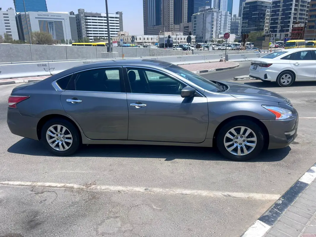 Nissan Altima 2015 — photo 1 of 4