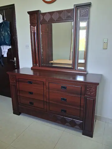 Wooden Dresser with Large Mirror - 6 Drawers, Classic Design