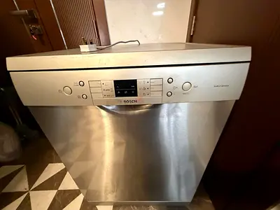 Branded Bosch Dishwasher 2 rack with all accessories