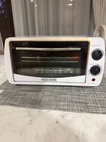 Black+Decker Compact Toaster Oven - Good Working Condition