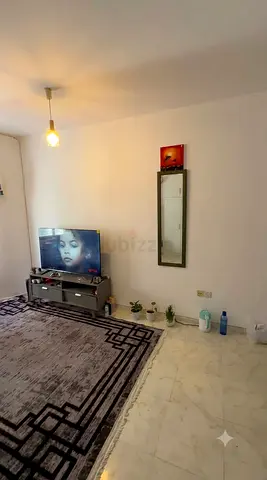 Room with large windows Furnished spacious bathroom al rigga