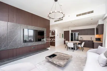 Furnished & Upgraded | Corner | Big size | Vacant