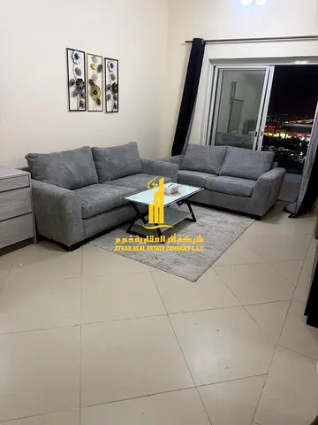 استوديو فاخر مفروش بالكامل بمطبخ شبه منفصل و بلكونه مفتوحه✨عجمان الجرف 2 . للإيجار الشهري.الإيجار يشمل الفواتير والإنترنت وموقف