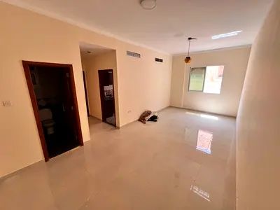 سكن عائلي _ مساحه كبيره _ غرفه ماستر _ بلكونه _ تكيف مركزي _ غاز مركزي _ صيانه فري