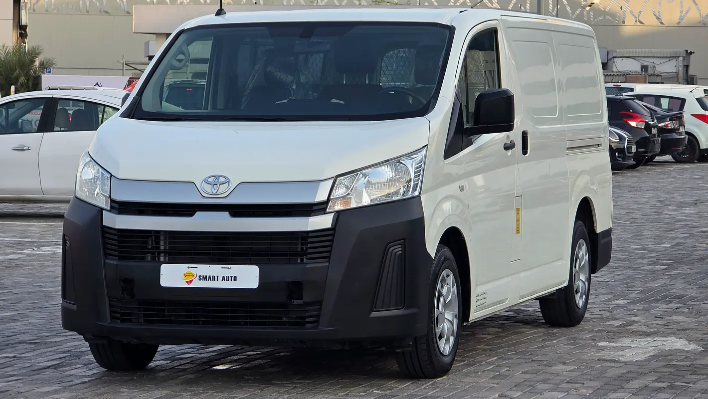 Toyota Hiace 2022 — photo 1 of 10