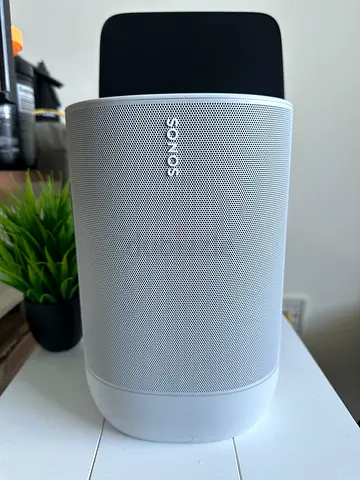 Sonos move White Smart Speaker - Good Condition