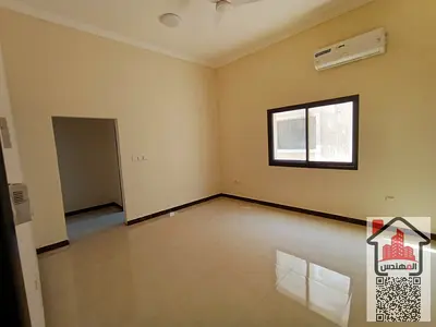 طابق اول منفصل مكون من 3 غرف نوم وصاله ومطبخ و 4 حمام  مدخل وباب منفصل  مطلوب 70 الف درهم شامل الكهرباء والمياه