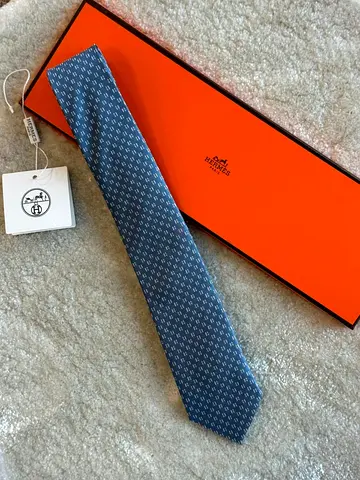 Hilario soft silk tie