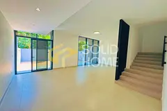 Elegant Townhouse | Prime Location | Freehold