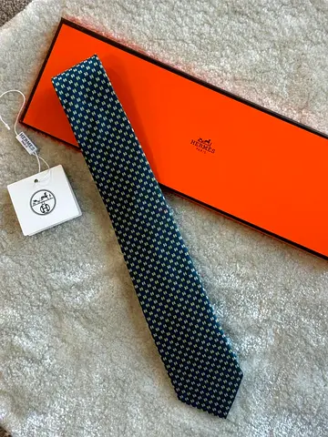 H Bicolore tie