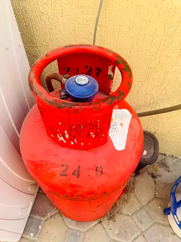 24 KG LPG Gas Cylinder with Regulator  Hose – 80% Gas Remaining – AED 360