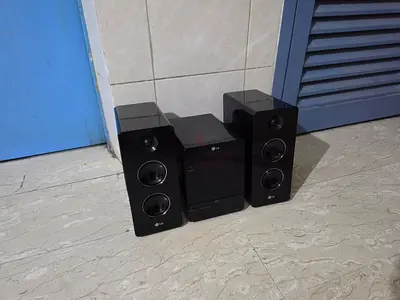 LG 2.2ch DVD Mini Hifi Sound System(Aux, USB, FM Radio) in excellent working condition