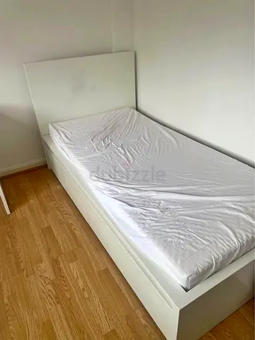 IKEA White Single Bed with IKEA Mattress 90 x 200 cm