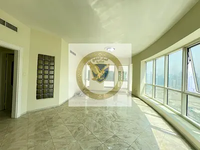 اكبر و انظف شقة ثلاث غرف و صالة باطلالة مفتوحة مع غرفة خادمة غرف ماستر خزائن بالحائط تكييف على المالك جيم و مسبح مجاني مع باركن و شهر مجاني