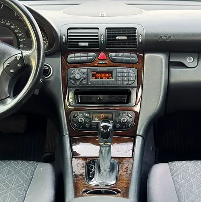 صورة 20 لـ 2002 Mercedes-BENZ C-CLASS