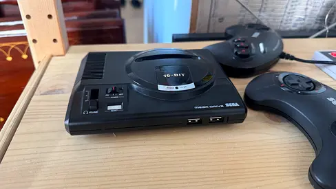 Sega Mega Drive mini console / Genesis Model with 2 Controllers - with HDMI