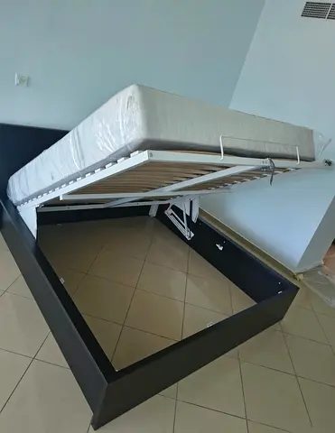 IKEA hydraulic queen‑size bed (160 × 200 cm) with  IKEA mattress ✨