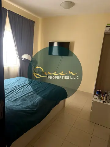 شقة مفروشة غرفة وصالة للبيع في قرية الأميرة عجمان برج آي١ بمساحة ٧٥٥ قدم ومقدم ١٧٦ ألف وإجمالي ٤٢٥ ألف والقسط القادم في سبتمبر ألفين وستة وعشرين