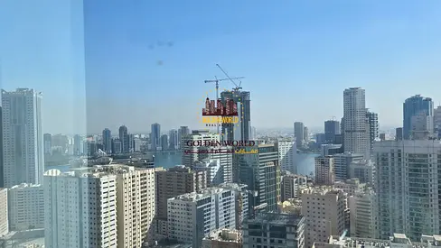 📍 Al Khan – Sharjah A bright two-bedroom apartment available for annual rent in Al Khan, located close to Nesto and offering an open view with a part