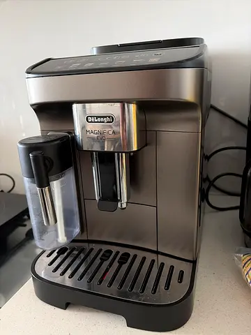 DeLonghi Magnifica espresso  milk frother coffee machine - used