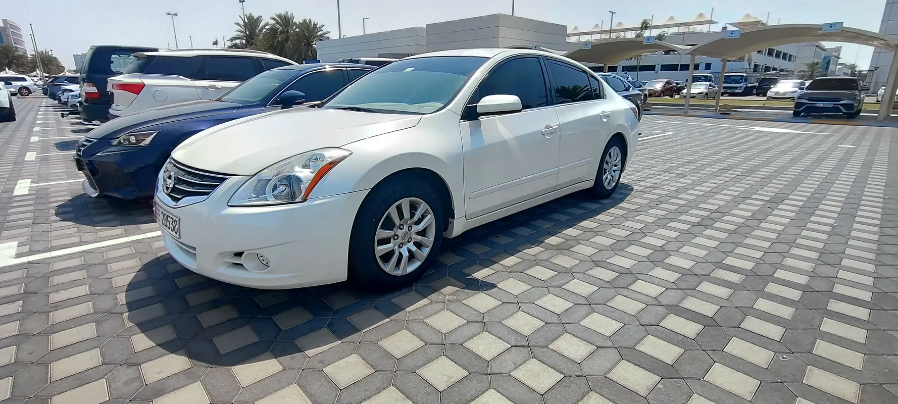 Nissan Altima 2012 — photo 1 of 7